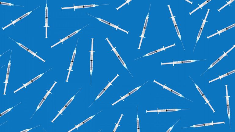 Revue de presse : comment la vaccination est-elle devenue si chaotique ?