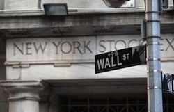 Wall Street à son plus bas depuis janvier, démoralisée par Facebook