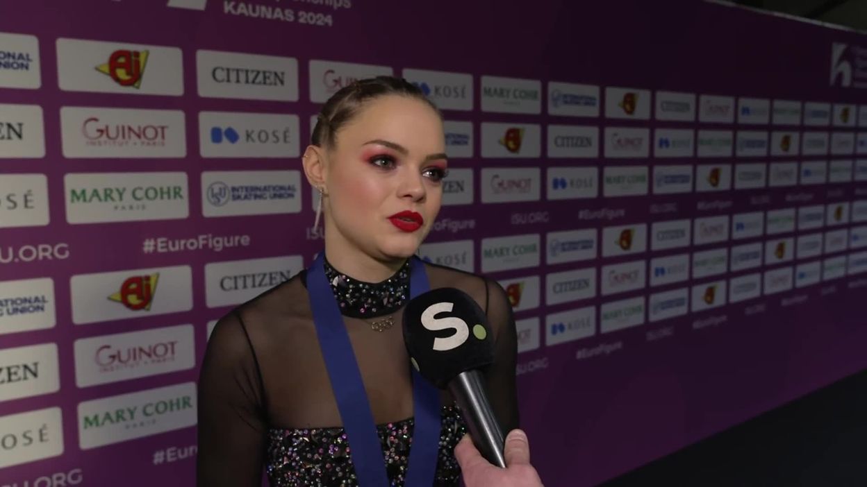 Loena Hendrickx perfectionniste après son titre : "Je sais que je peux faire mieux… mais j’ai pris du plaisir sur la glace"