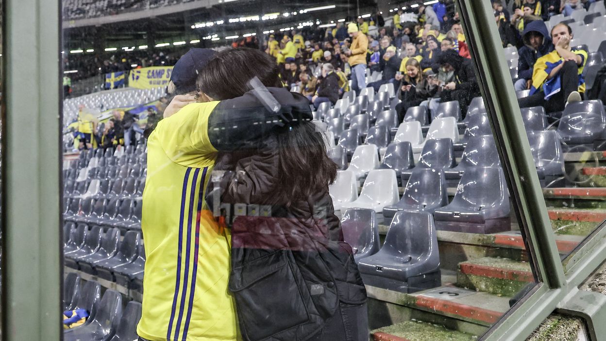 "Sweden" "Tous ensemble" : les supporters confinés dans le stade Roi Baudouin se serrent les coudes