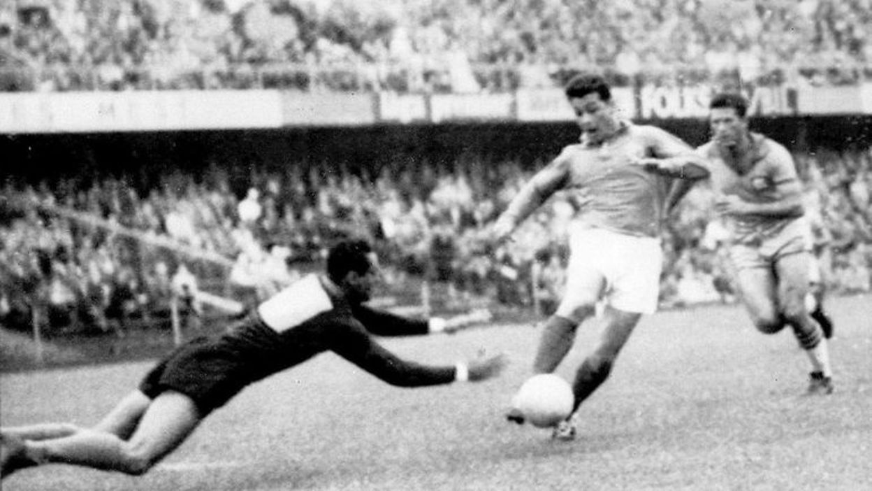 Just Fontaine, l'homme aux 13 buts en une seule Coupe du Monde, est décédé