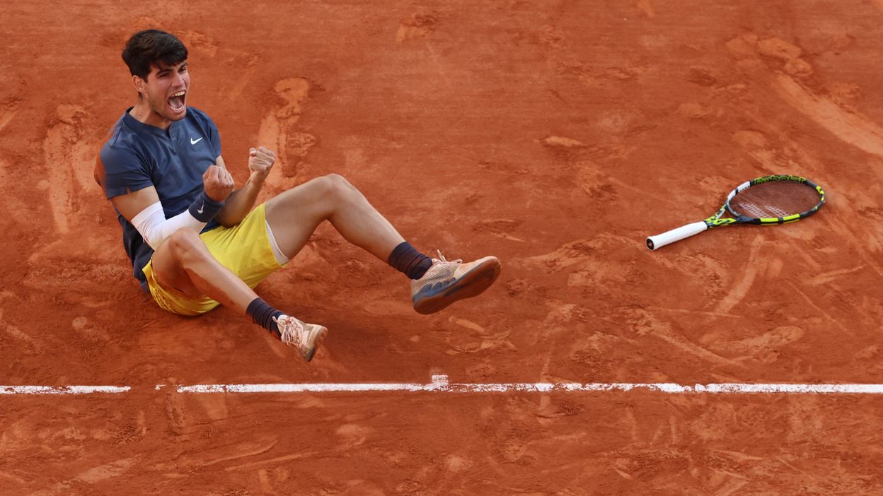 Carlos Alcaraz bat Alexander Zverev en cinq sets et remporte son premier Roland-Garros