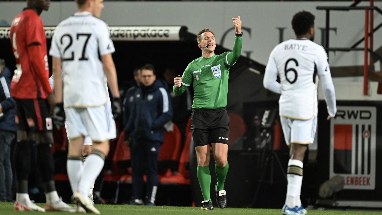 Le match RWDM - Eupen arrêté pour jets de pétards