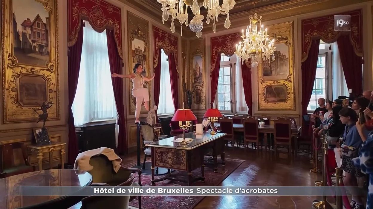 Hôtel de ville de Bruxelles : Spectacle d'acrobates