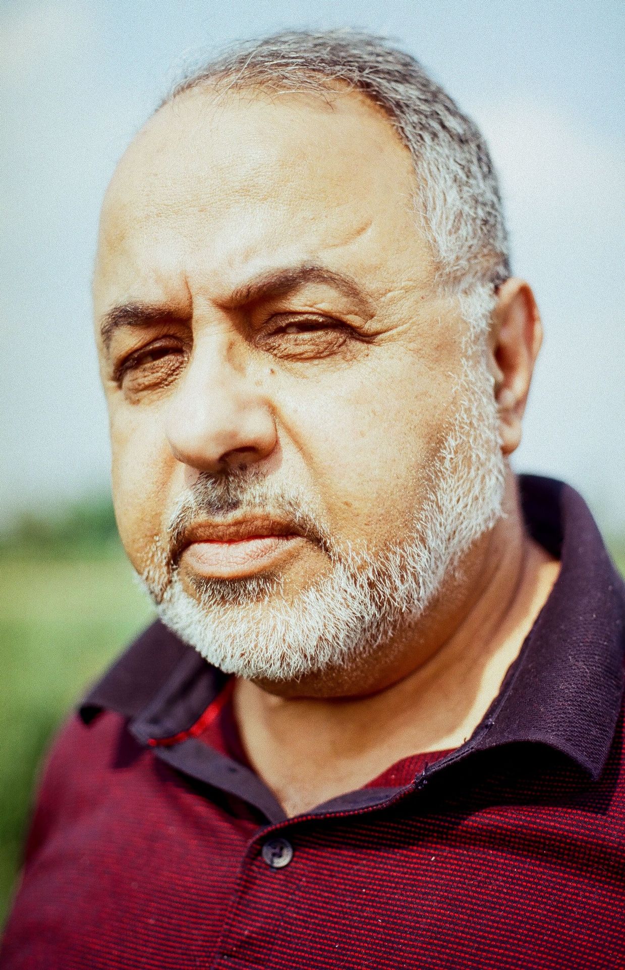 Portrait d'Hassan Jarfi. En 2012,des meurtriers assassinent son fils, Ihsane. C’est le premier crime dans lequel le caractère homophobe est considéré comme une circonstance aggravante en Belgique. 