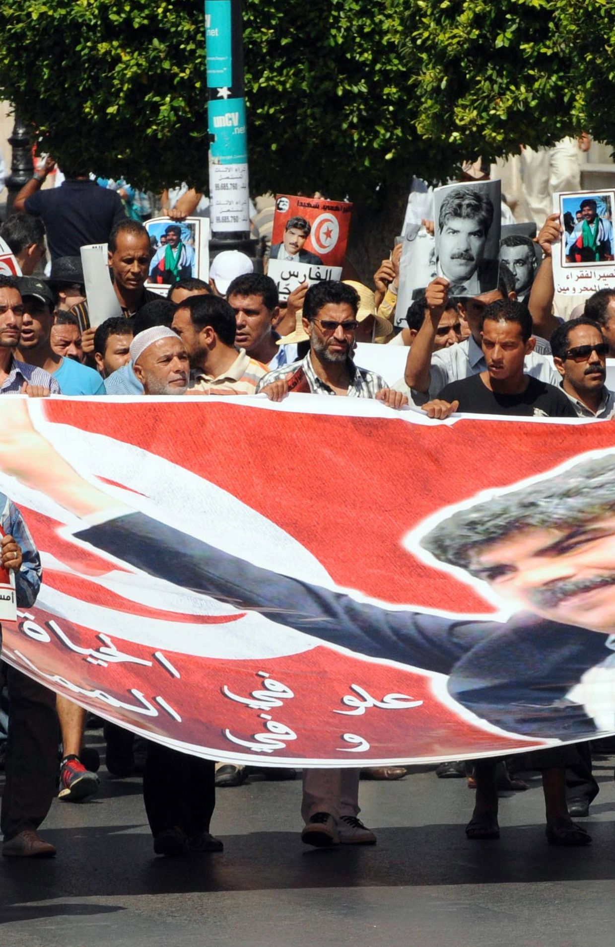Des milliers de Tunisiens ont manifesté leur colère suite à l'assassinat du député d'opposition Mohamed Brahmi
