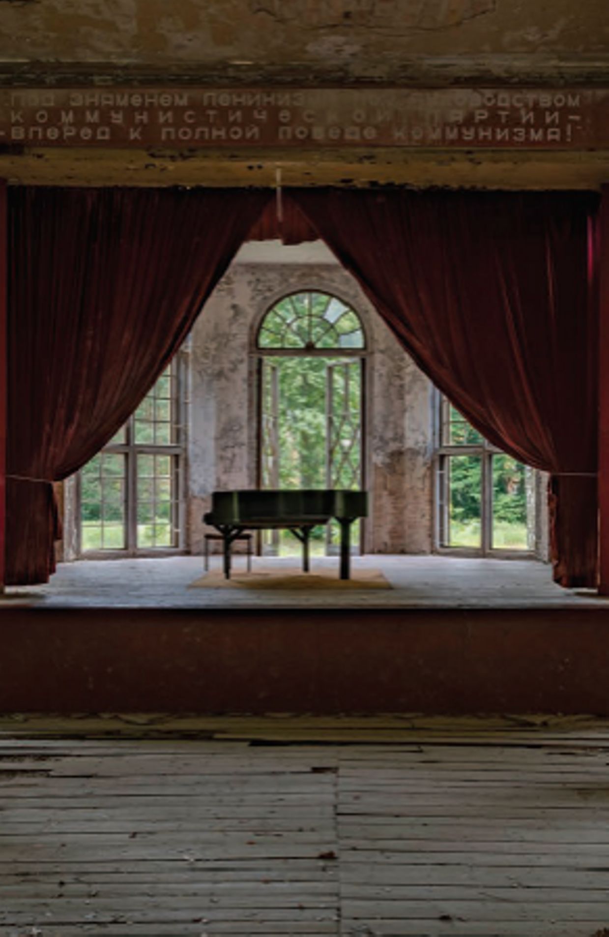 Une salle de concert abandonnée par l'Armée rouge
