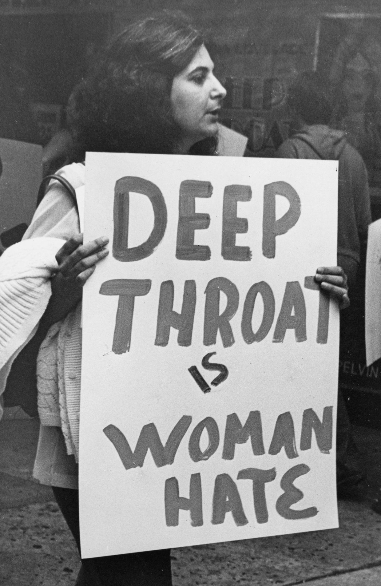 Féministe protestant en rue contre le film 'Deep Throat' (Gorge profonde)