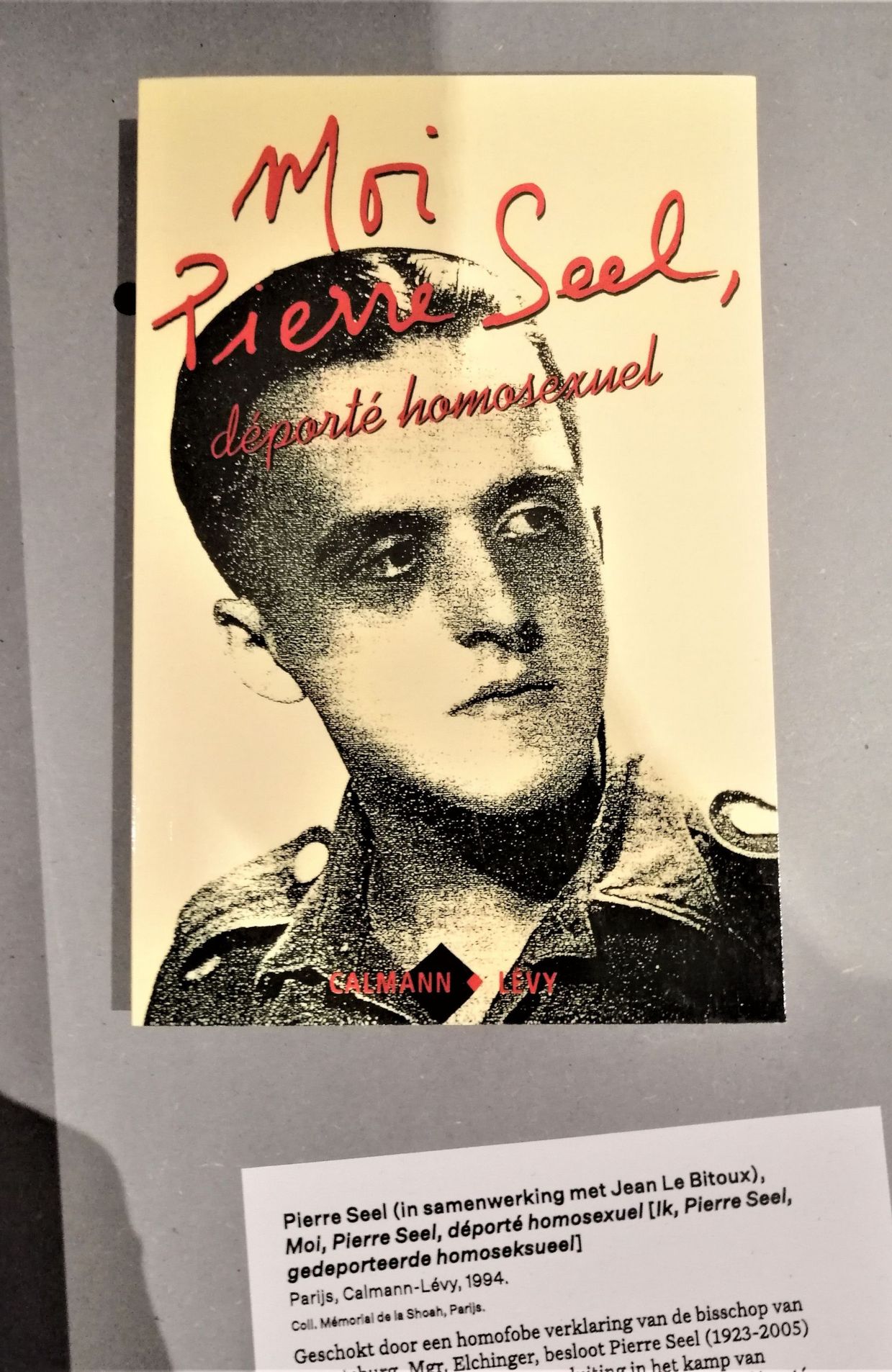 Pierre Seel témoignera dans un livre paru 1994 aux éditions Calmann-Lévy  
