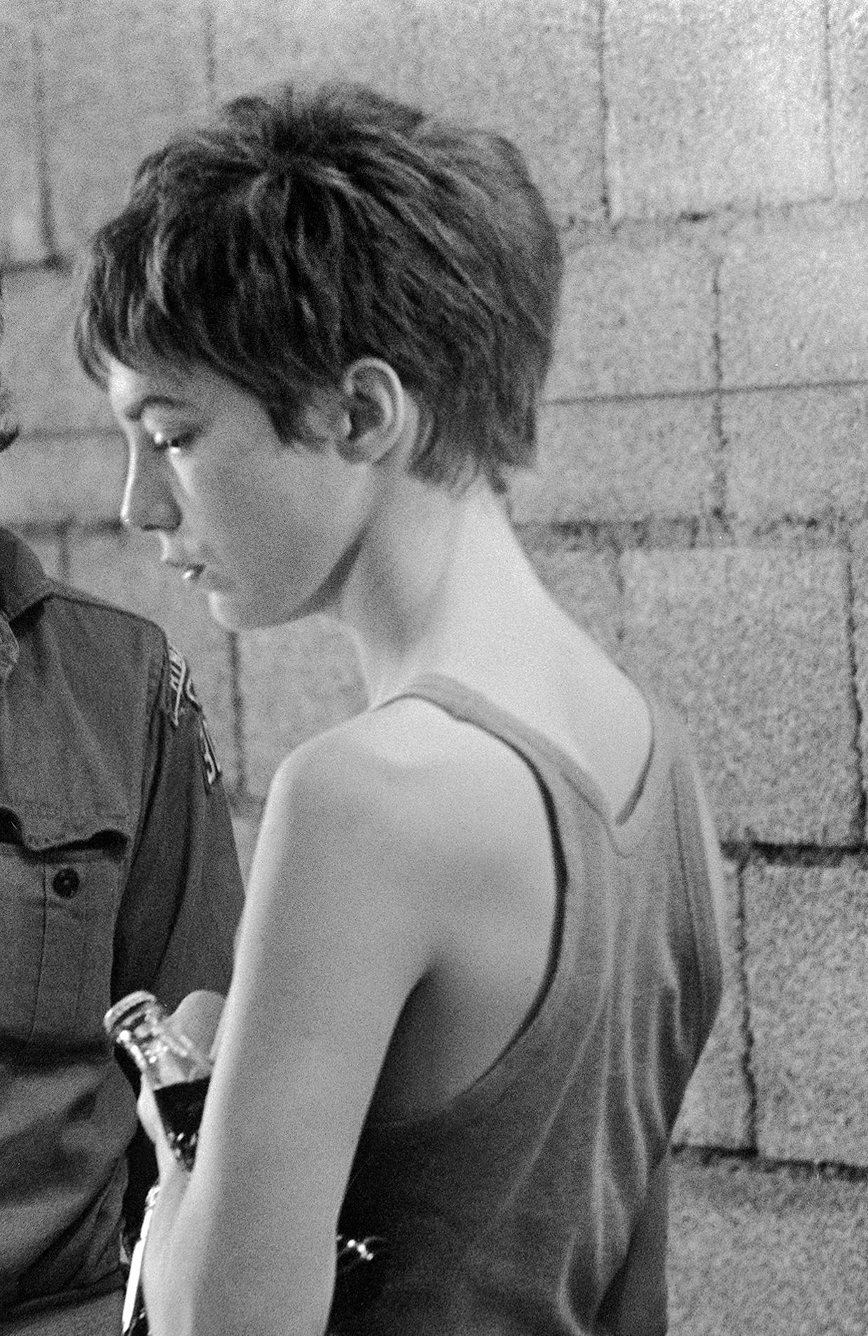 Serge Gainsbourg, Jane Birkin et Joe Dallesandro sur le plateau du film "Je t’aime moi non plus" (5 octobre 1975).