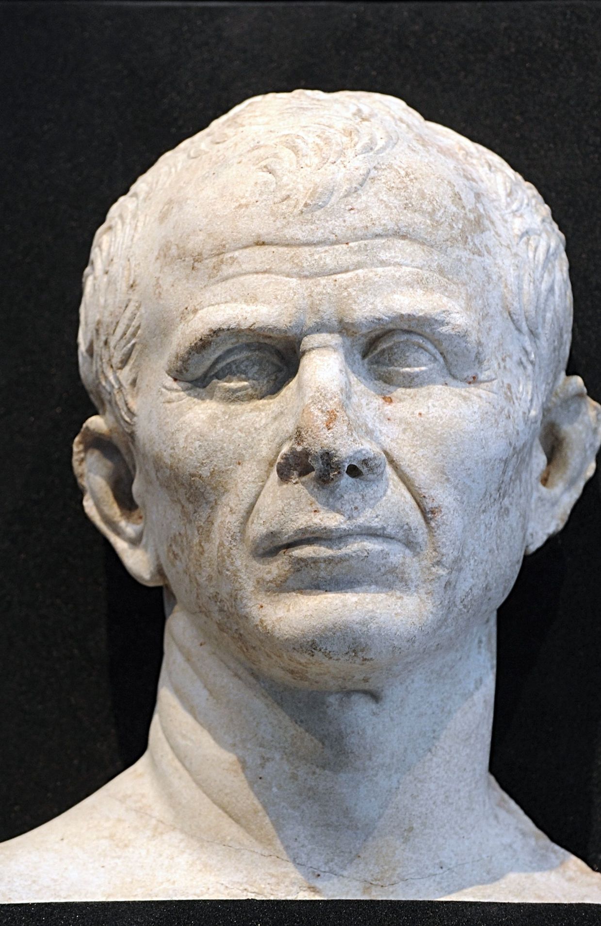 Buste de Jules César au musée antique d’Arles, en France