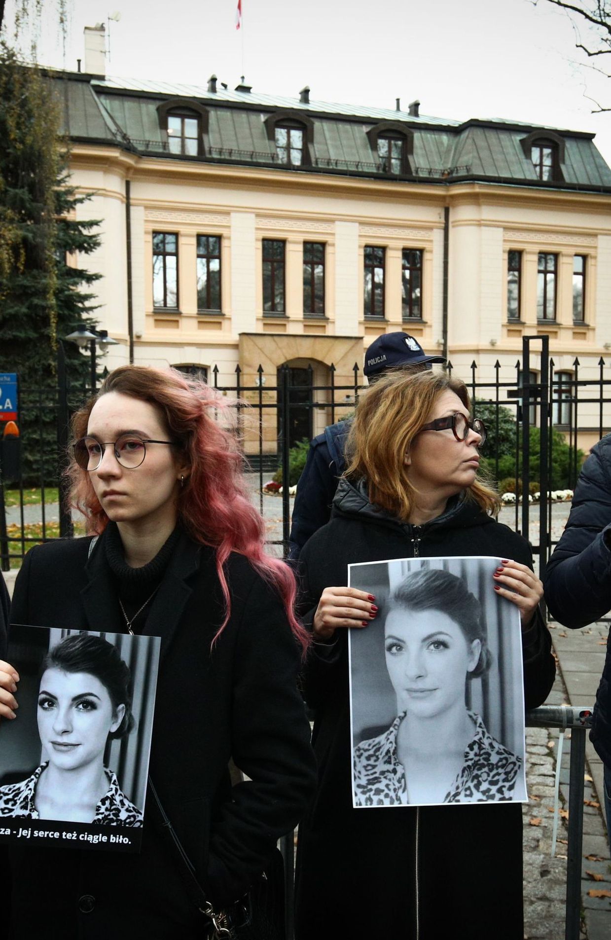 Des milliers de personnes sont descendues dans la rue le 6 novembre 2021 à Varsovie, en Pologne, pour protester contre les lois strictes sur l'avortement à la suite du décès d'une femme de 30 ans connue sous le nom d'"Iza".