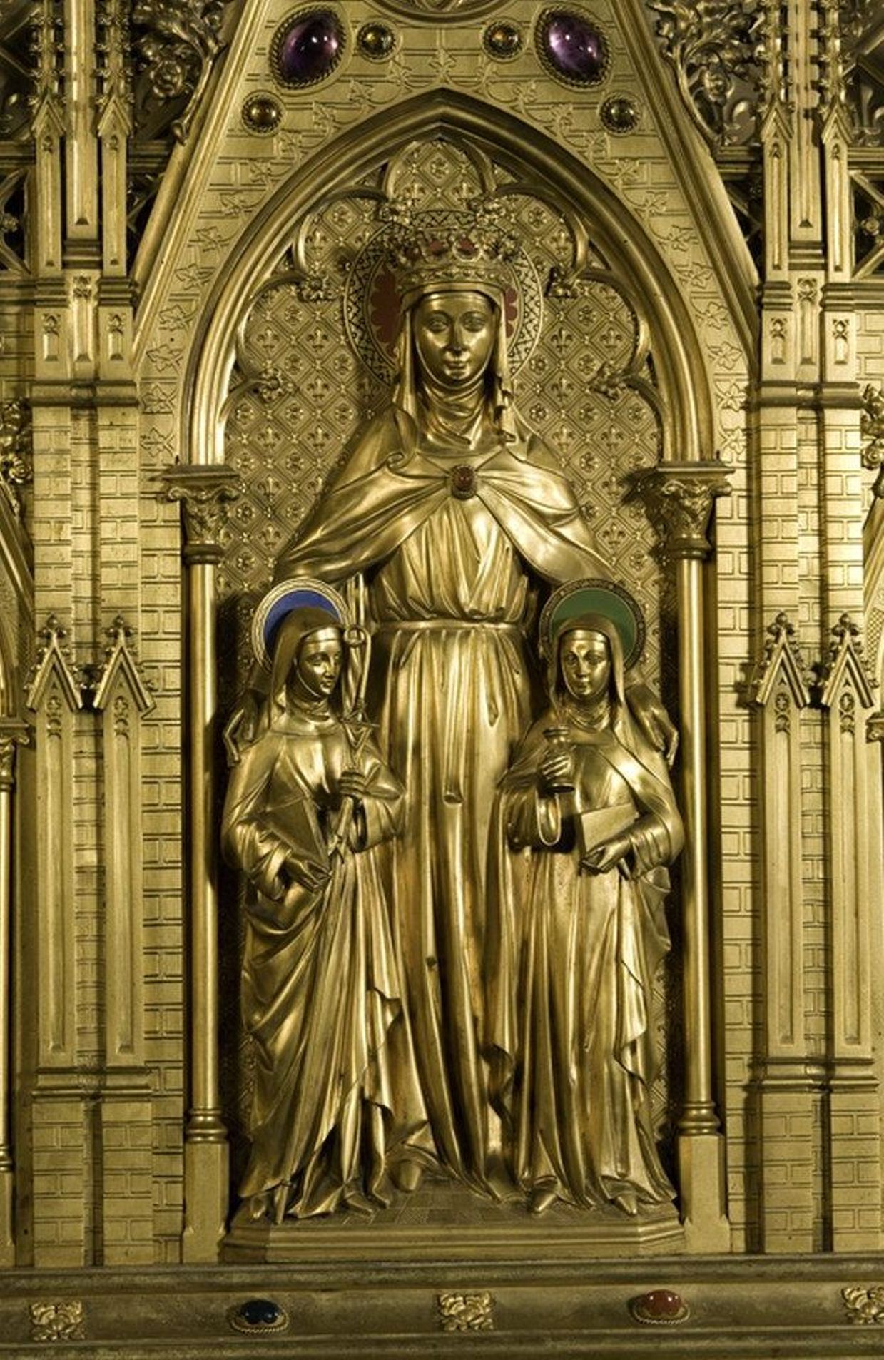 Sainte Waudru et ses filles, un détail de la châsse. (Collégiale Sainte Waudru, Mons).