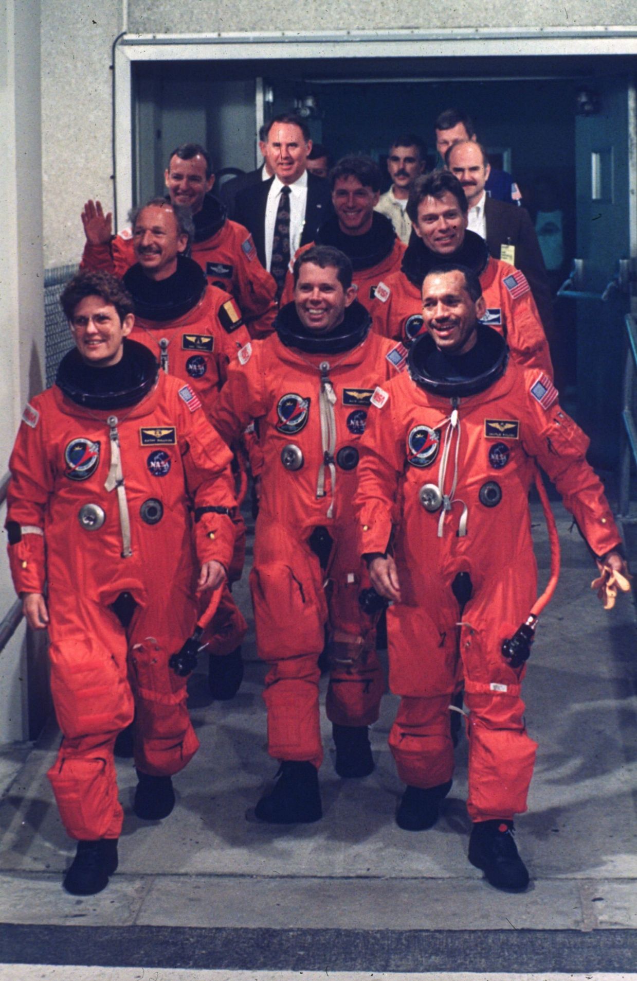 Les 7 astronautes après le succès de la mission spatiale Atlantis STS-45 - Kennedy Space Center. 