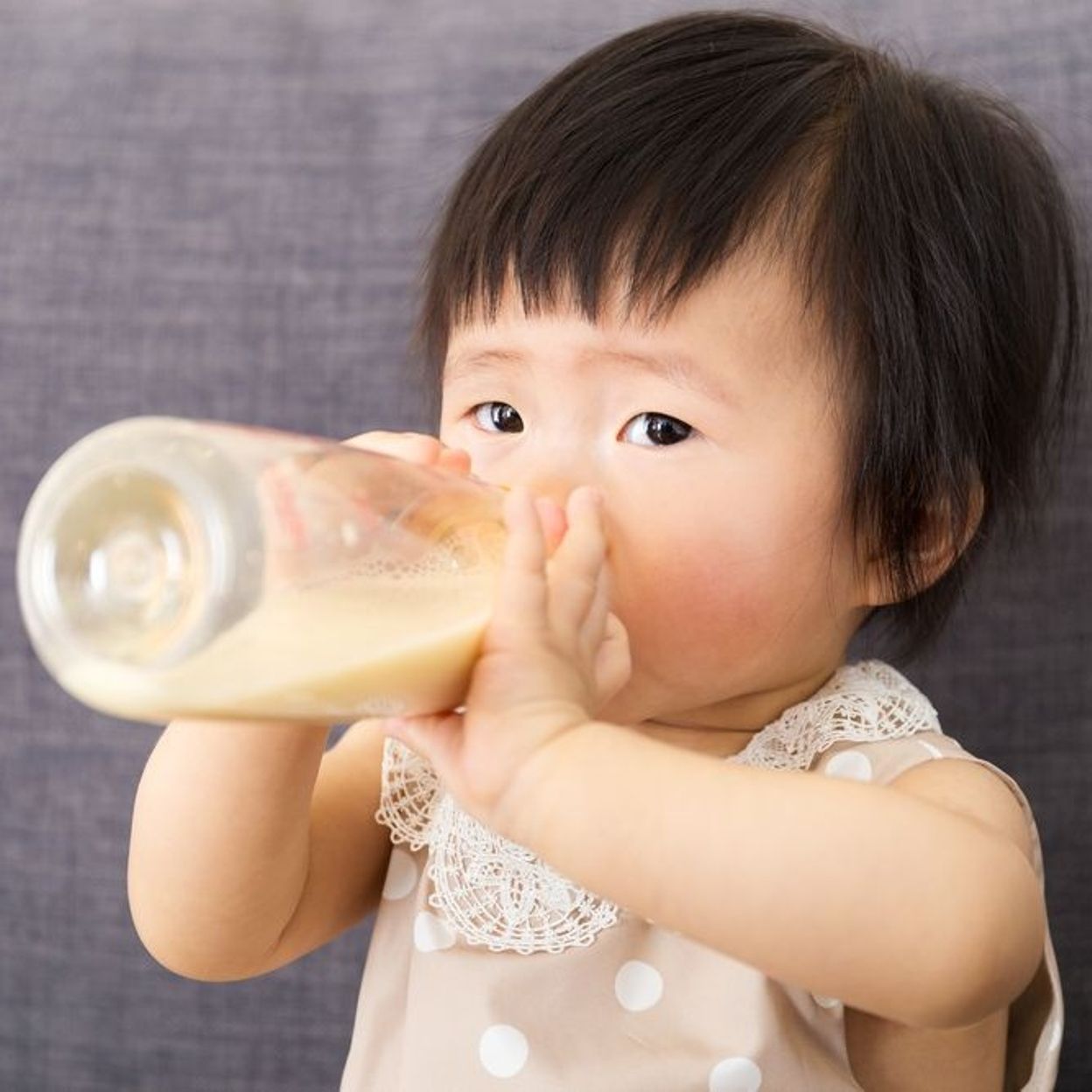 Mon enfant de 2 ans peut-il boire du lait de vache ? - Programme Malin