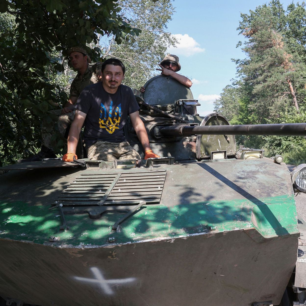 Guerre en Ukraine : Zelensky admet que sa contre-offensive est difficile  mais assure que ses troupes dominent les forces russes 