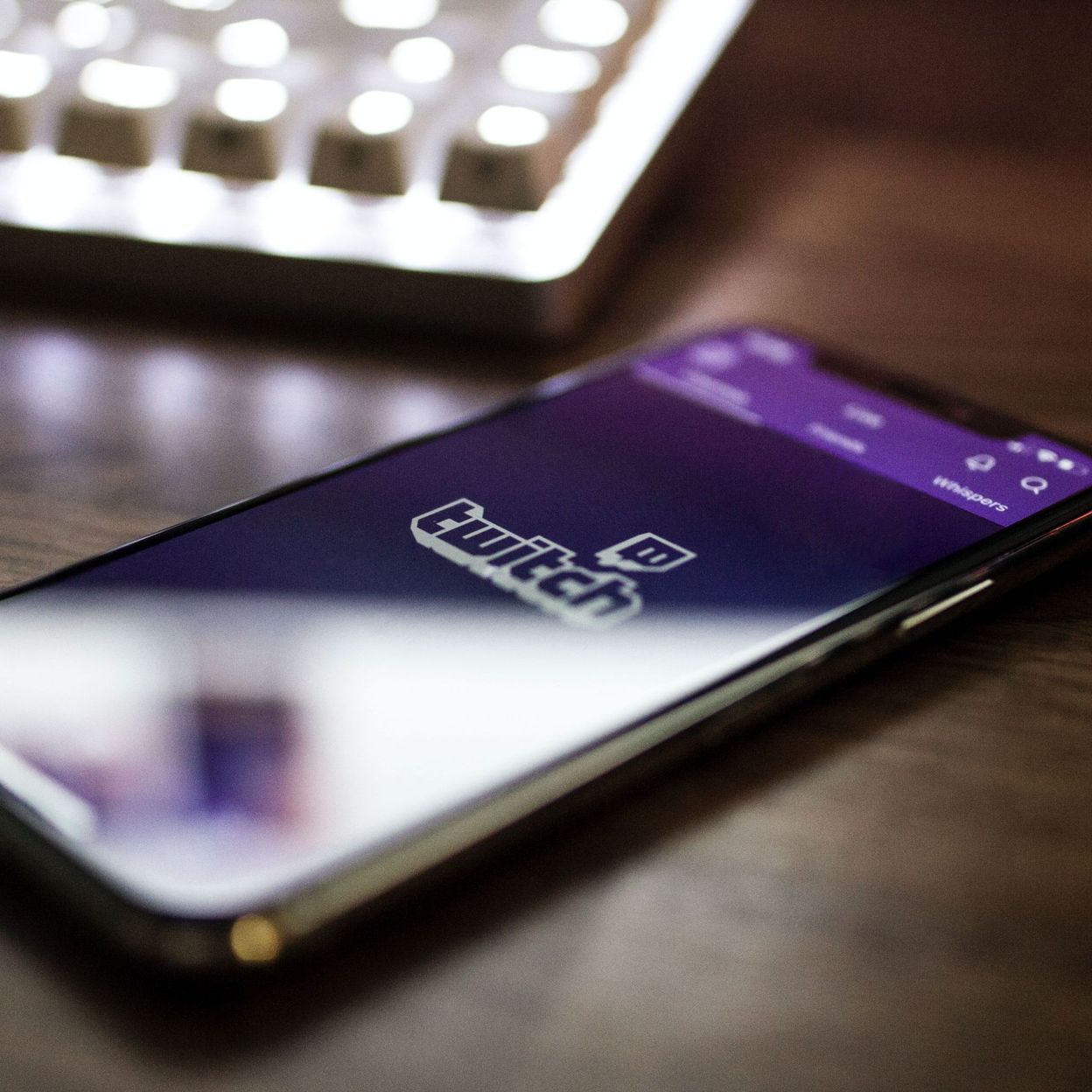 Twitch autorise désormais le streaming sur d'autres plateformes sous  conditions 