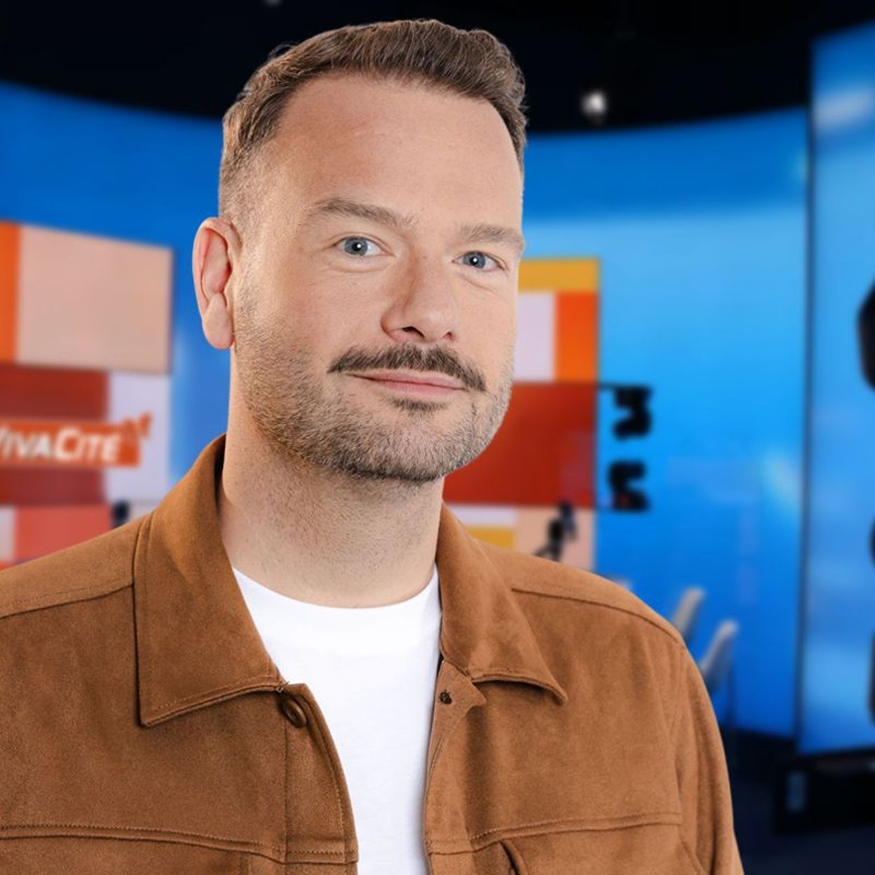 Hugues Hamelynck, l'animateur de VivaCité, rejoint la Star Academy :  découvrez son rôle - RTBF Actus