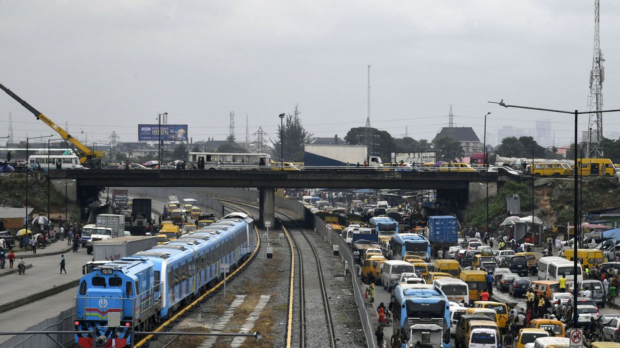 Nigeria : Lagos inaugure son train urbain, pour réduire ses ...