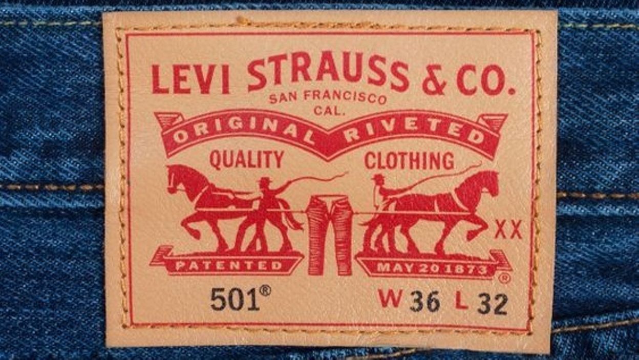 Les jeans Levi’s résistentils à la traction de deux chevaux comme leur logo peut le laisser