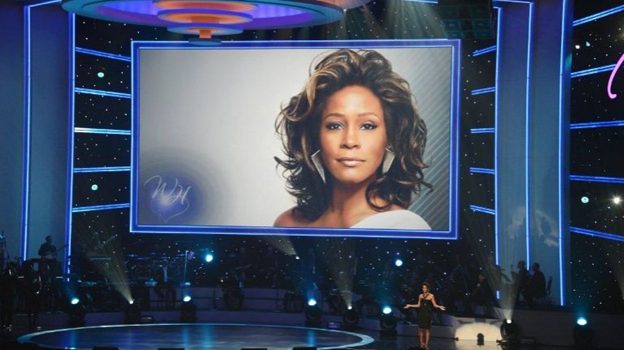 La vie de Whitney Houston portée au petit écran par Angela Bassett