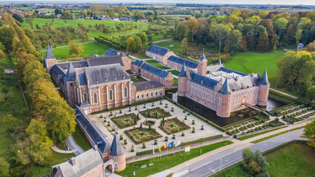 5 châteaux à découvrir en Belgique ! - RTBF Actus