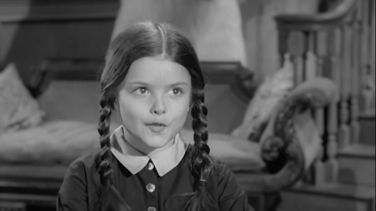 Ballades classiques sous le violoncelle de Wednesday Addams 