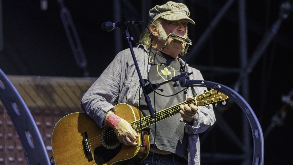 review Neil Young