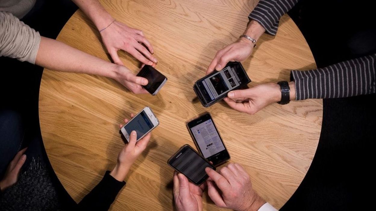 Addiction au smartphone ou téléphone portable réelle ou pas ? RTBF — free download