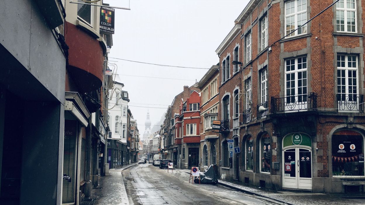 Cinquante jours pour la réfection de la rue Grande à Dinant - RTBF Actus