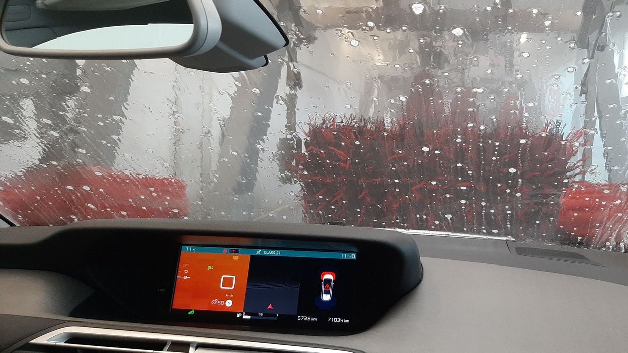 Un car wash écologique pour les trams au TEC de Charleroi RTBF Actus