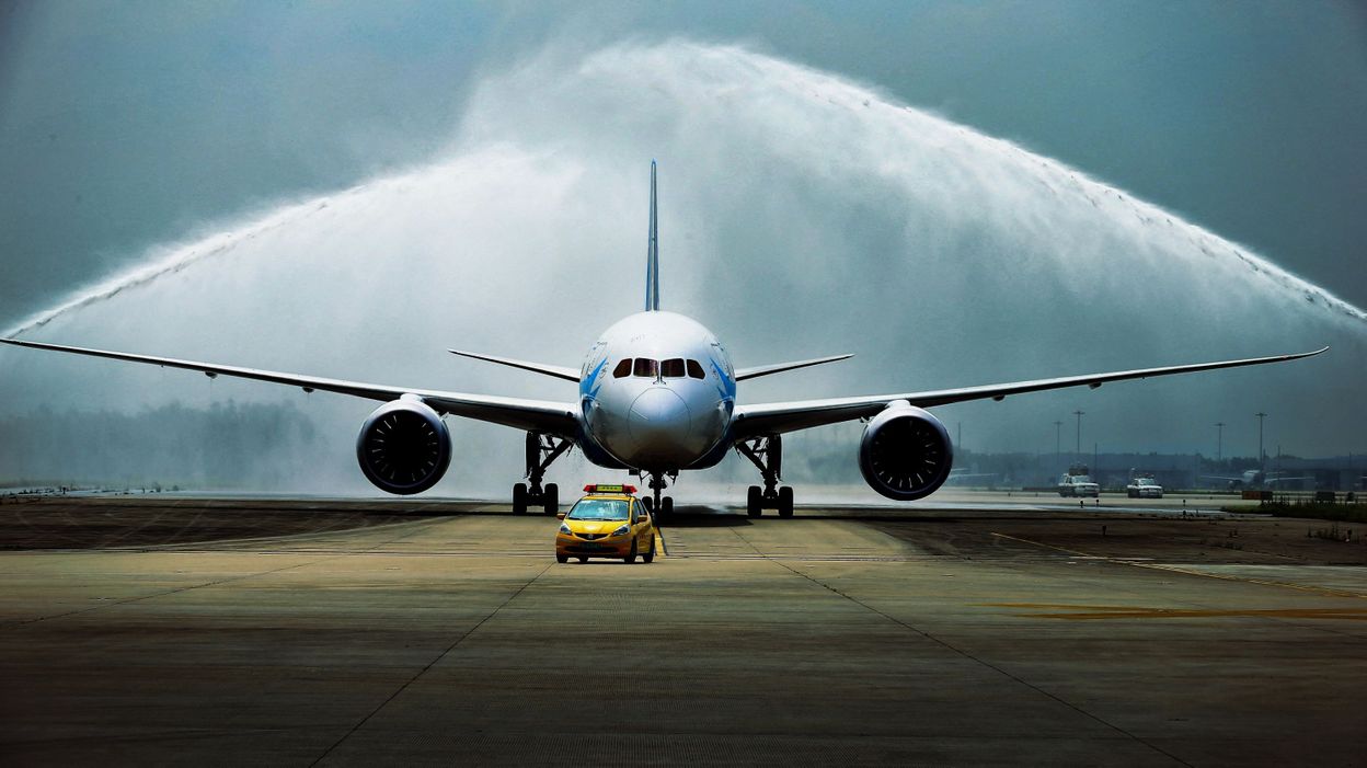 Le Boeing 787 Dreamliner dangereux ? La chasse aux 6000 pièces non ...