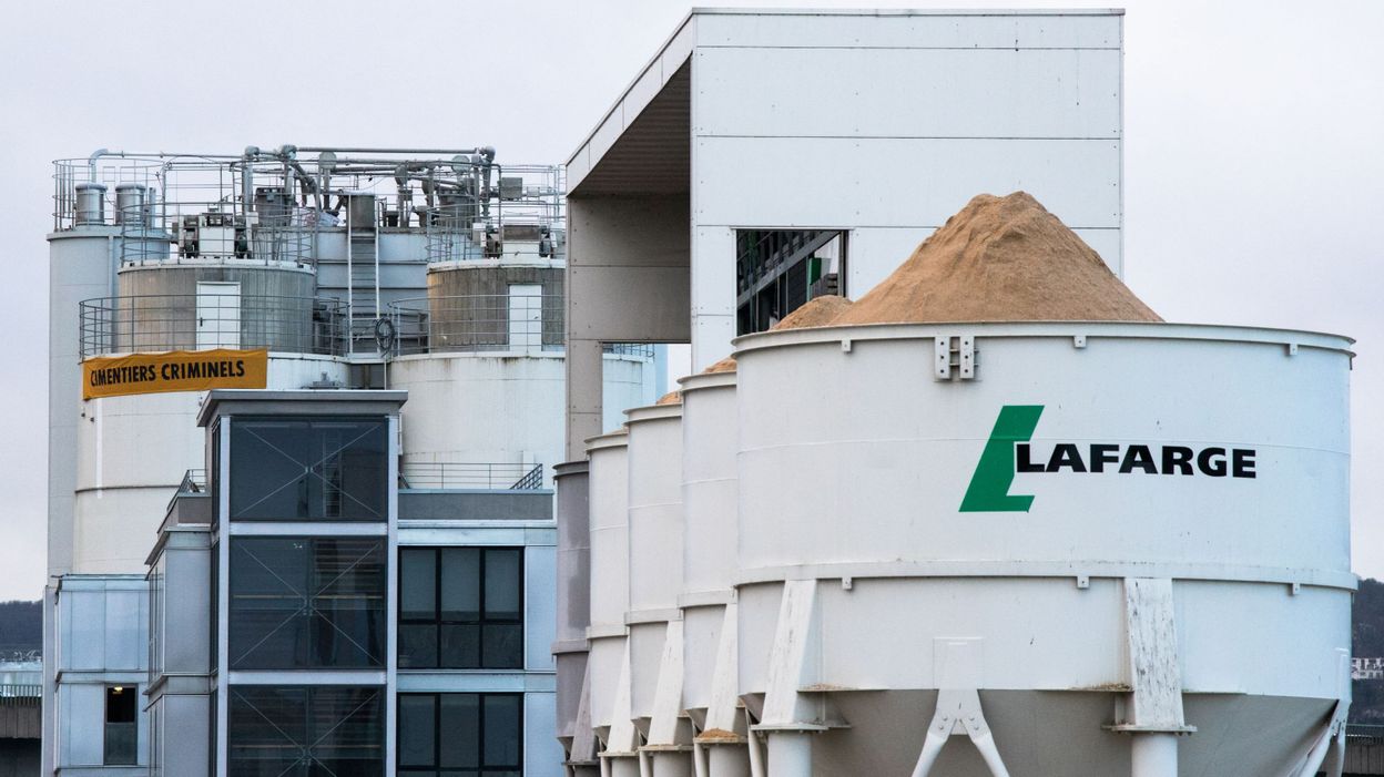 Affaire Lafarge l’Etat français était bien informé des versements financiers à Daesh RTBF Actus