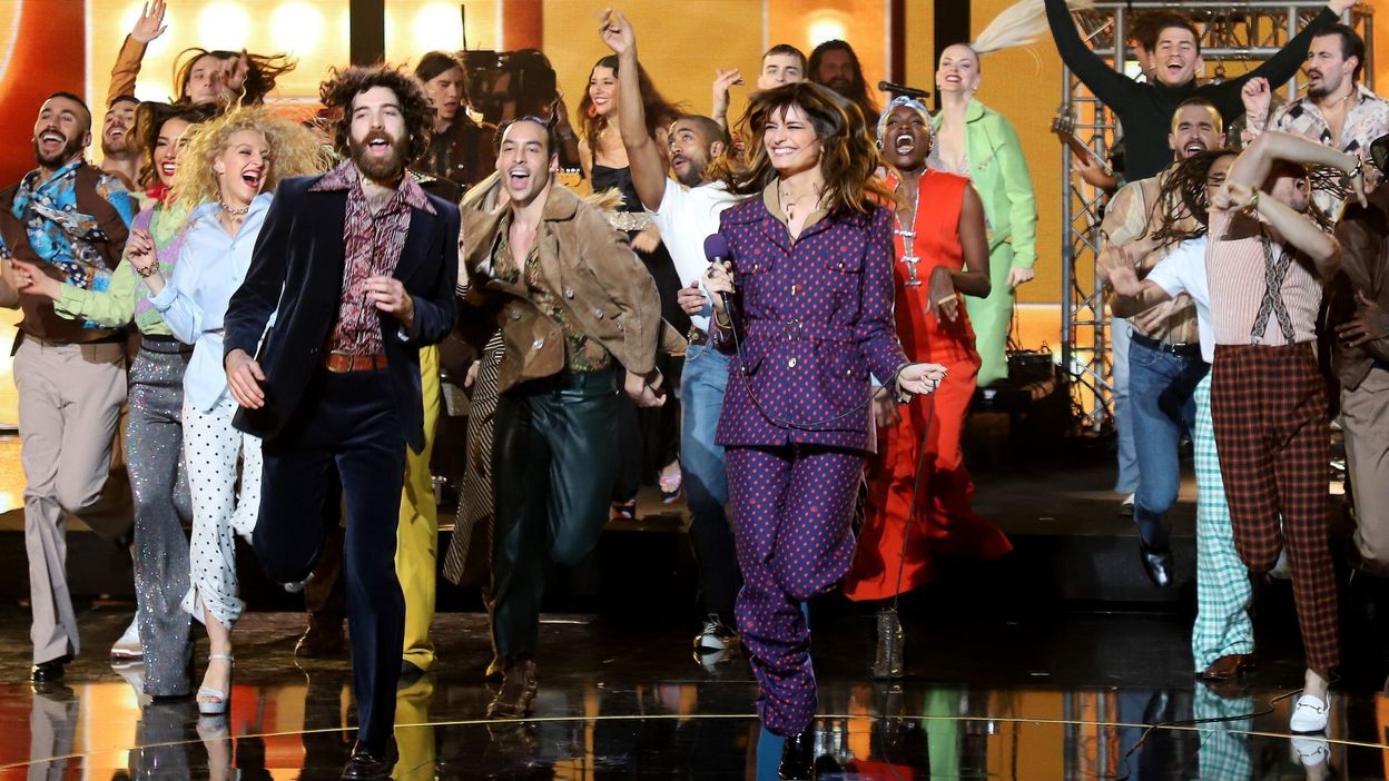 clara-luciani-chante-un-hymne-toutes-ses-soeurs-dans-le-clip-de-ma