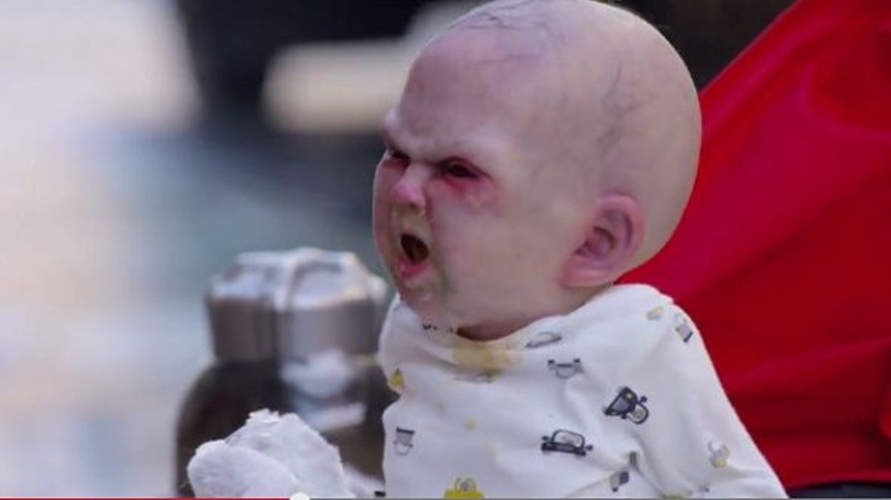 Video Un Bebe Demoniaque Terrifie Les Passants Rtbf Be