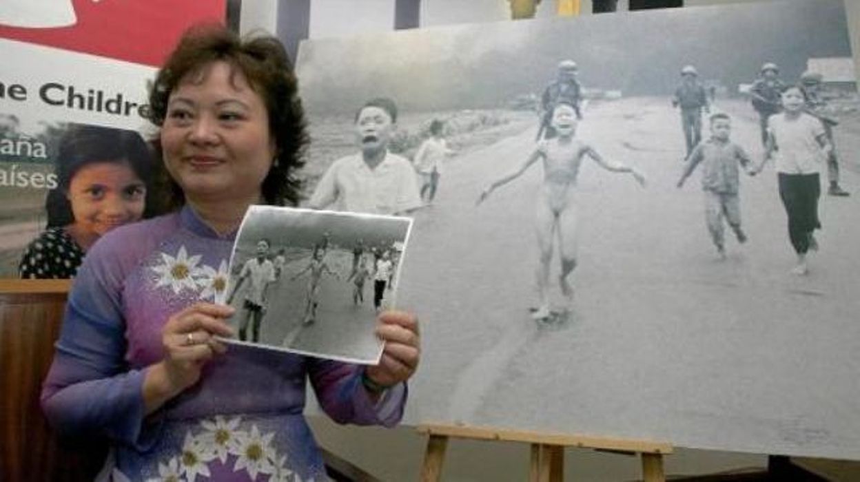 La Fille Au Napalm Photo Iconique De La Guerre Du Vietnam A 50 Ans Rtbf Actus