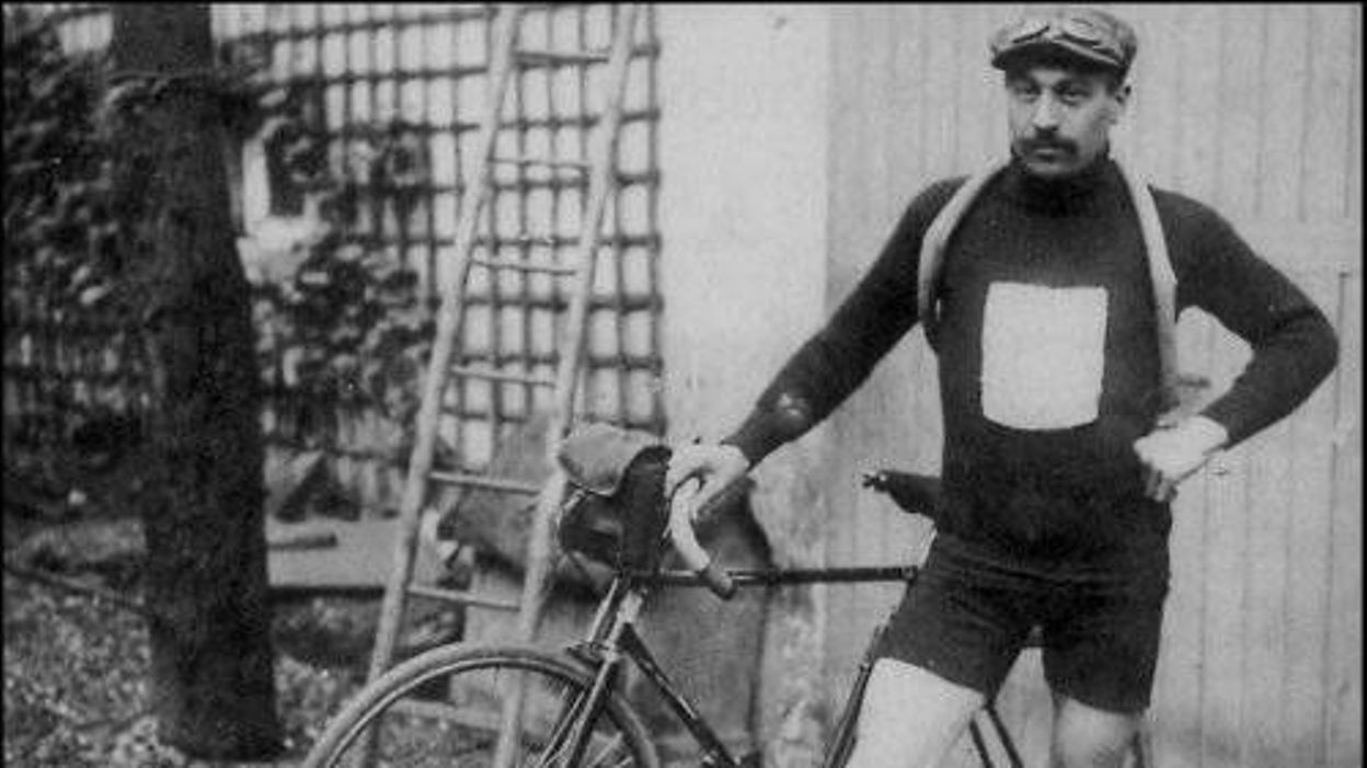 1957 CICLISMO MILANO-SANREMO Il vincitore Miguel POBLET al traguardo *Foto 18x24 1957 CICLISMO MILANO-SANREMO Il vincitore Miguel POBLET al traguardo *Foto 18x24