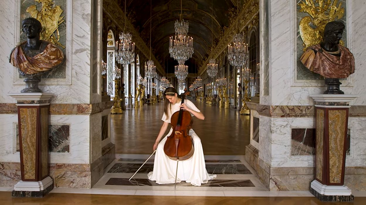 La violoncelliste Camille Thomas au Musée des Arts Décoratifs