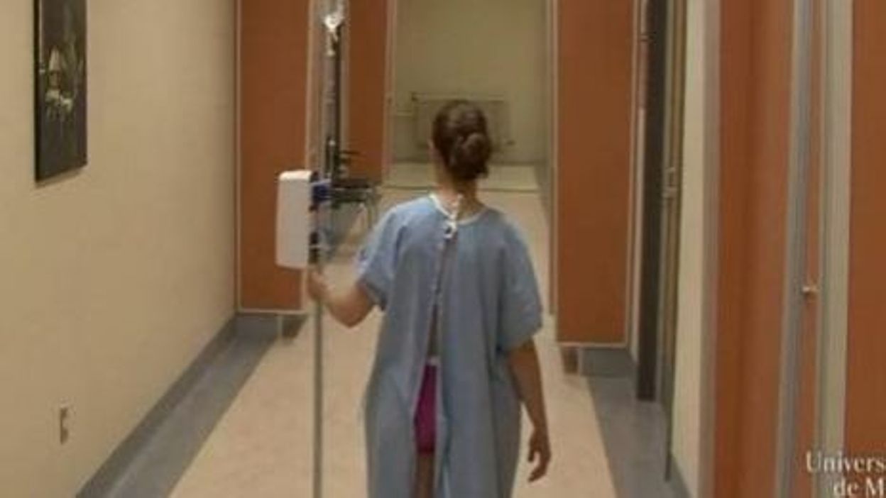 Sus aux blouses d'hôpital 'fesses apparentes' (France) - RTBF Actus
