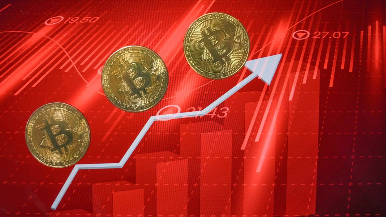 La face cachée du Bitcoin qui a franchi un nouveau record et fait 1500  millionnaires chaque jour… - RTBF Actus