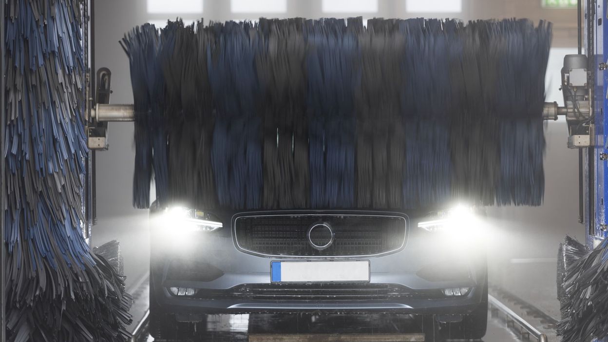 Un car wash écologique pour les trams au TEC de Charleroi RTBF Actus