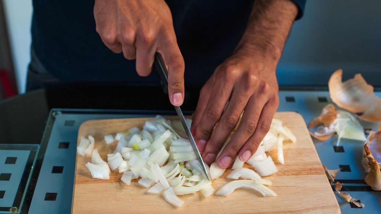 Technique en cuisine - Émincer un oignon