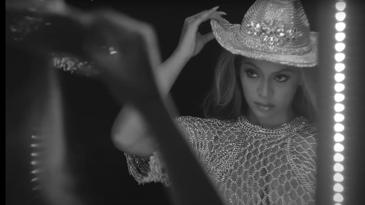 Beyoncé devient la première femme noire à occuper la première place du ...