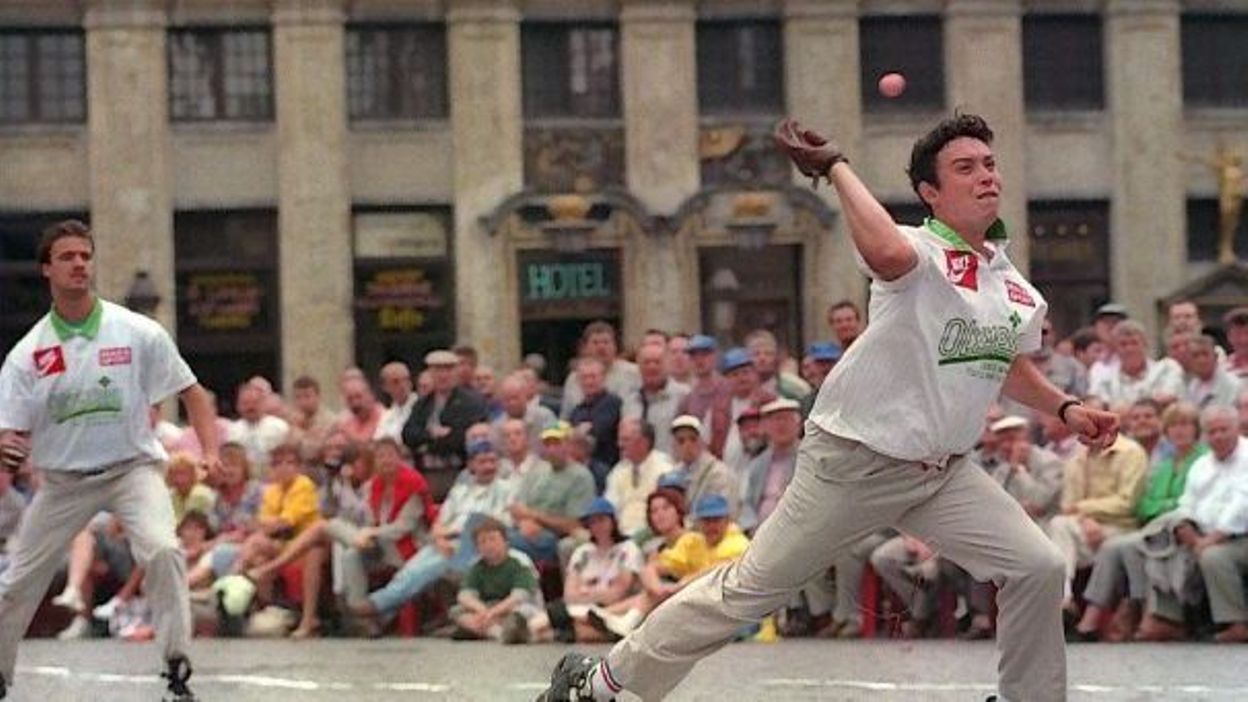 La balle pelote, un sport en voie d'extinction RTBF Actus La balle pelote, un sport en voie d'extinction RTBF Actus