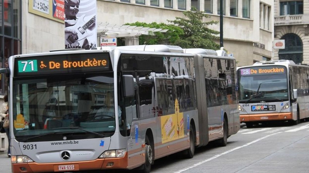 Interdiction De Circuler Sur Les Bandes Bus: La STIB Sévit - RTBF Actus