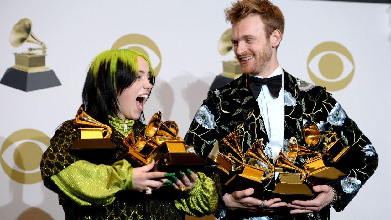 Billie Eilish et son frère roulent littéralement vers la mer