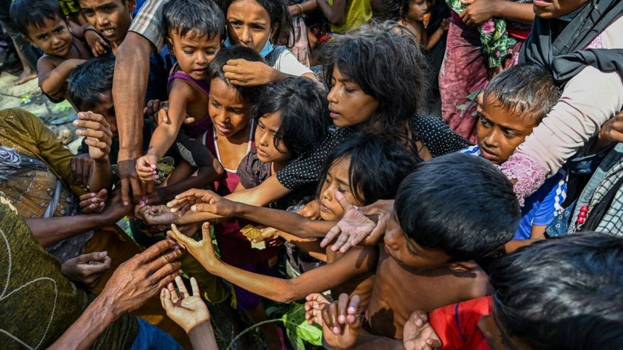 Birmanie : Un Moine Bouddhiste Anti-Rohingyas Récompensé Par La Junte ...