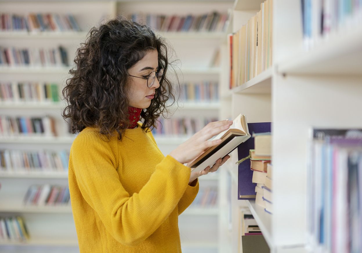 Colleen Hoover, la romancière américaine dont les livres s'arrachent grâce  à BookTok 