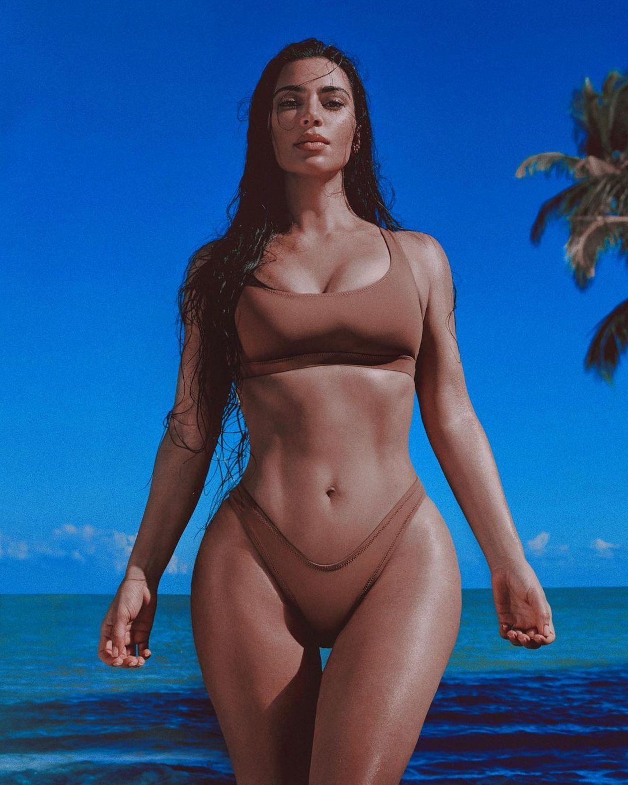 Kim Kardashian ouvre la voie à plus de diversité dans le swimwear - RTBF  Actus