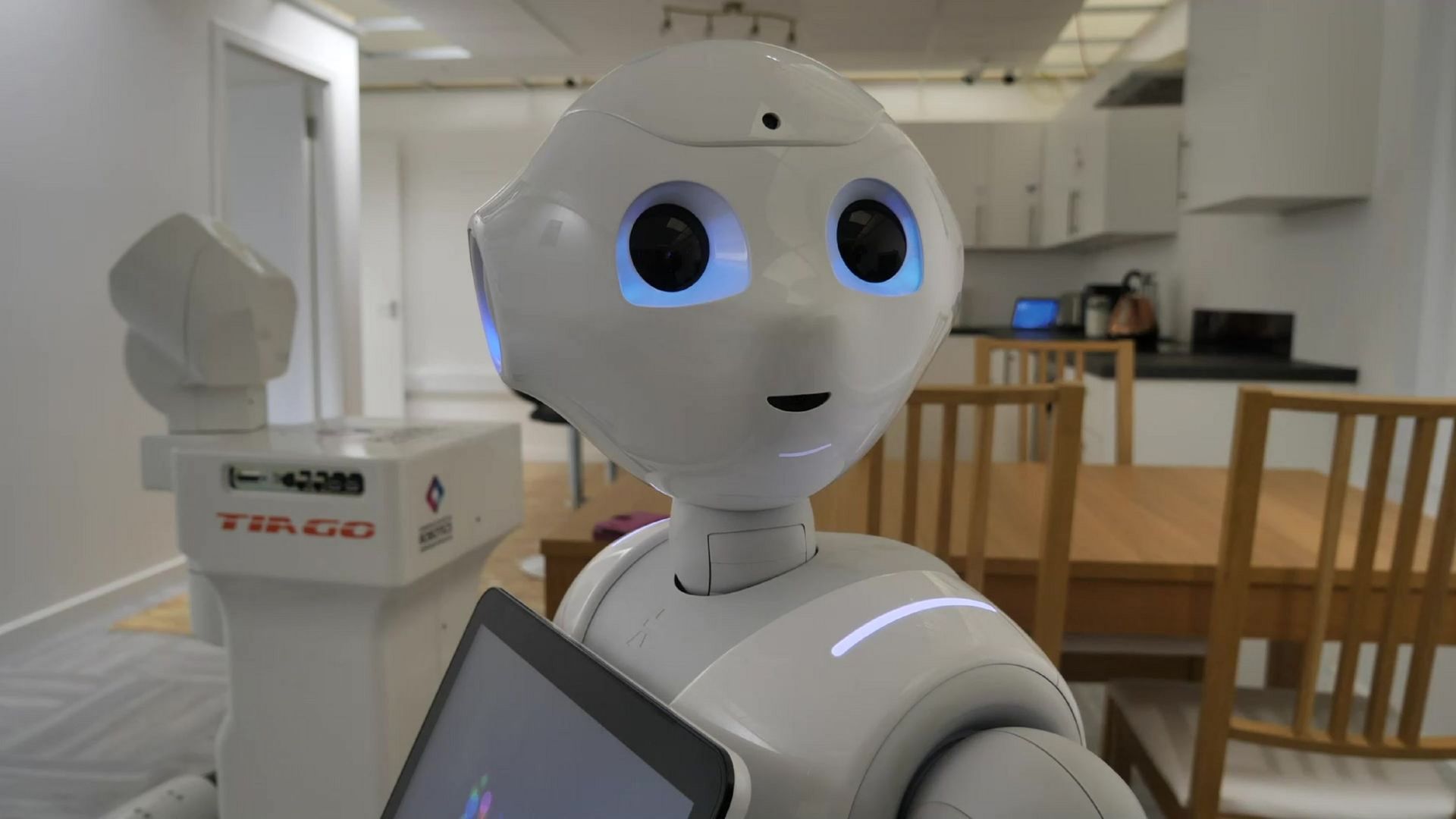 Les scientifiques d'une université écossaise ont programmé des robots, dont Pepper.